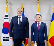 한·루마니아 국방장관 회담..국방·방산협력 확대 논의