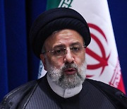 "여기자 스카프 안 쓰면 인터뷰 안 해" 이란 대통령, CNN 인터뷰 일방적 취소