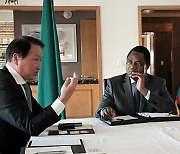 최태원 회장, 잠비아 대통령 만나 배터리 원자재 협력 논의