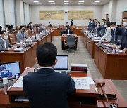 민주당, '김건희 논문' 교육위 증인 단독 채택..국힘 반발