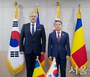 나토와 파트너십 넓히는 韓..루마니아와 국방협력 증진 의향서 체결