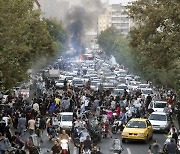 이란 '히잡 시위' 50개 도시로 확산..민간인 30여명 사망
