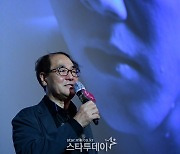 [포토] 배창호 감독, 이정재 데뷔작 '젊은 남자' 소개하며