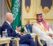 사우디 찾아간 美 당국자들, 왕세자 만나 정상회의 후속 조치