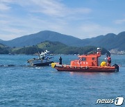 사천 앞바다서 어선 암초에 좌초..인명피해 없어