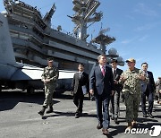 국방장관, 北 SLBM 동향 포착 날 美 핵항모 탑승.."압도적 대응"