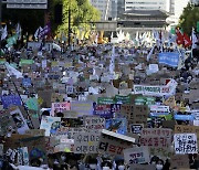기후위기, 이대론 못 살아..전국서 모인 3만5천명 "미래 바꾸자"