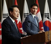 한·캐나다 정상회담.."경제 안보 공조 강화"
