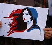 이란 '히잡 의문사' 시위 사망자 35명으로.."한 주에서만 여성 60명 등 739명 체포"