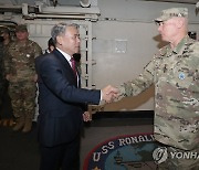 이종섭 국방장관, 한국 찾은 미 해군 항모 방문
