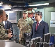 이종섭 국방장관, 미 해군 항모 방문
