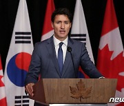 캐나다 총리 "허리케인 피해로 아베 국장 못간다"..G7 정상 전원 불참