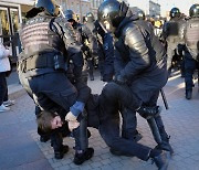 [포토] 속속 체포되는 '러시아 동원령' 반대 시위자들