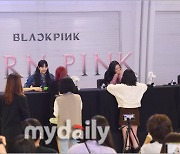 [MD포토] 블랙핑크 '마스크 벗고 팬과 대면 사인회'