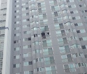 밤새 부산 아파트와 창고서 불..4명 병원 이송