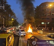 [테헤란 르포] 밤새 이어진 폭발음·총성.."무서워 밖에 못나가"