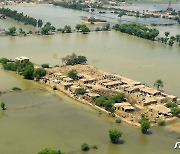 '최악 홍수' 파키스탄, 사망자만 1500명 이상..콜레라 등 질병 위험↑