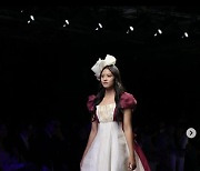 '이동국♥이수진' 딸 재시, 밀라노 패션쇼에서 캣워크를? 파리 이은 두번째 대형 패션쇼 외출에 '이제 16세인데'!