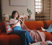 SKT 광고 속 장원영 친구 나수아는 '가상인간'