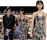 [김의향의 스타일노트 <27>] 600시간 들인 루이비통의 정호연 드레스..에미상 달군 패션들