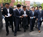 민주당, 감사원 항의방문.. 최재해 감사원장 "감사는 결과로" 취지 답변