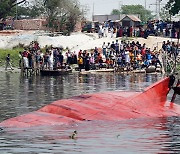 방글라데시 선박 침몰.."23명 사망·수십 명 실종"