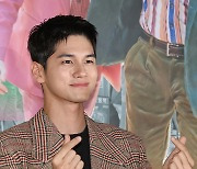 [포토] 옹성우 '달달한 손하트'