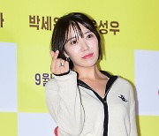 [T포토] 하지영 '손하트 살짝'