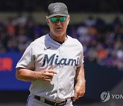 Marlins-Mattingly Out Baseball