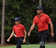 타이거 우즈 아들 찰리, 공식대회서 4언더파 '생애 최소타 기록'