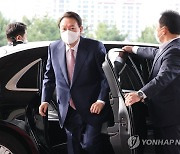 출근하는 윤석열 대통령