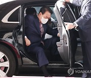 출근하는 윤석열 대통령