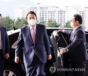 출근하는 윤석열 대통령