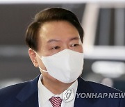 출근하는 윤석열 대통령