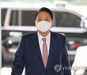 출근하는 윤석열 대통령