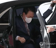 출근하는 윤석열 대통령