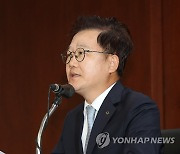 브리핑하는 강석훈 산업은행 회장