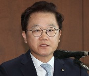 브리핑하는 강석훈 산업은행 회장