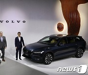 볼보코리아, S60·V60 동시 출격.."EX90, 아시아 최초 한국서 출시"