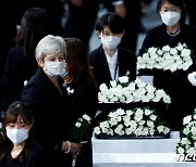 아베 장례식 참석한 테레사 메이 전 英 총리