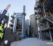 시멘트 사업장 대기오염물질 방지시설 살피는 한화진 장관