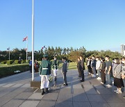 박민식 보훈처장, 유족 대신해 부산 유엔기념공원 참배