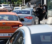 서울 이어 경기·인천 택시 기본요금 오를 듯.."4800원가량 예상"