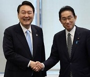 기시다는 한국에 힘 뺄 여유 없다..총리 자리마저 위태