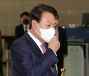 "본질은 바이든이 아니라 '이 XX'.. 해명에 왜 13시간 걸리나" 前 청와대 홍보수석의 비판
