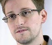 미국 NSA 비밀 폭로한 에드워드 스노든, 러시아 시민 됐다