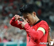 손흥민, 카메룬 상대로 헤더 선취골..한국 1-0 리드