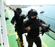 테러진압훈련하는 해양경찰특공대