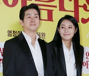 권해성·윤지민, 손 꼭 잡고 [SE★포토]