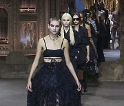 Paris Fashion RTW SS 23 Dior